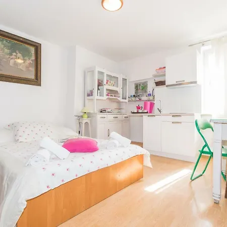 Beautiful Rustical Ana In The Heart Of Apartment Rovinj